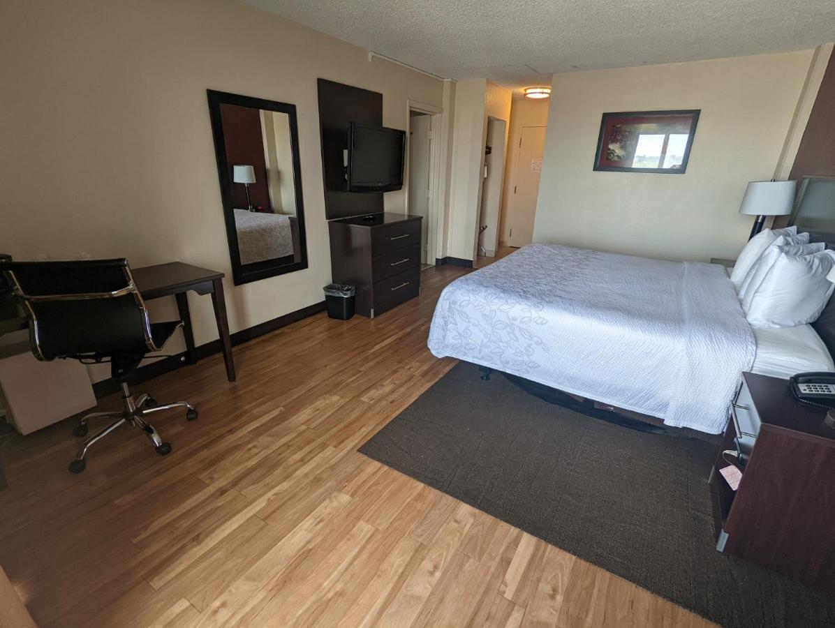 Red Roof Inn Plus+ Wichita East Exterior foto